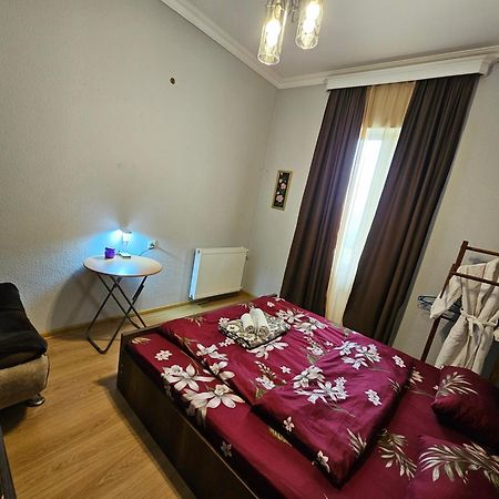 Guesthouse Different Tbilisi Esterno foto
