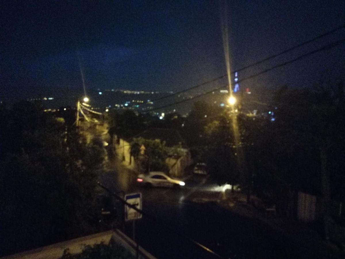 Guesthouse Different Tbilisi Esterno foto
