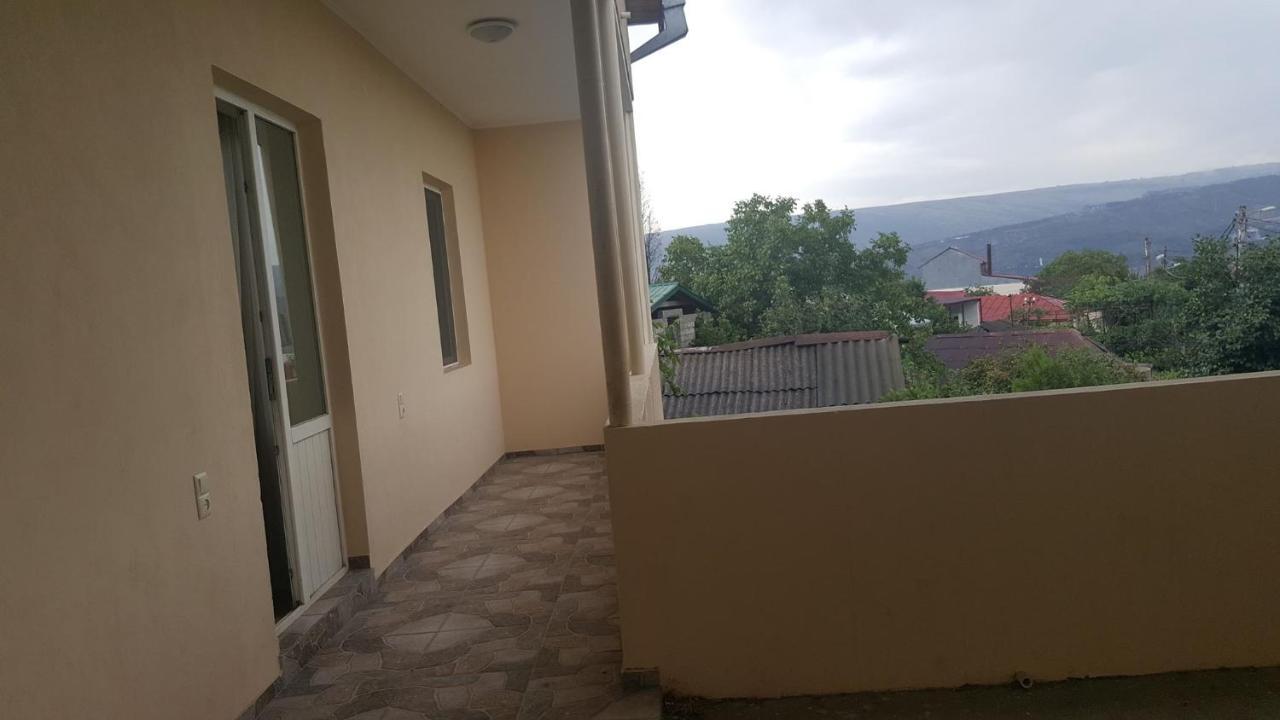 Guesthouse Different Tbilisi Esterno foto
