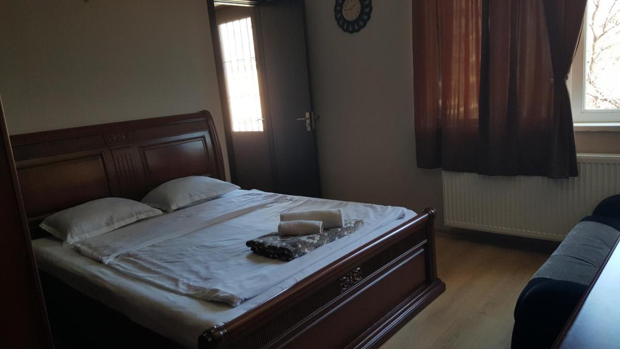 Guesthouse Different Tbilisi Esterno foto