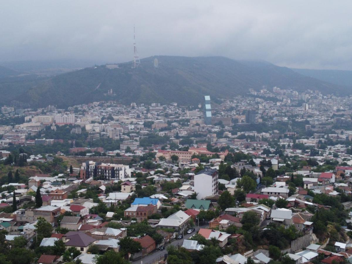 Guesthouse Different Tbilisi Esterno foto