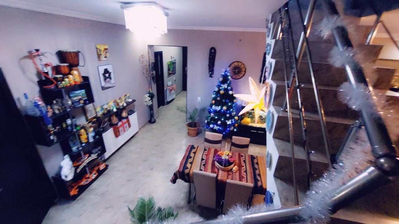 Guesthouse Different Tbilisi Esterno foto