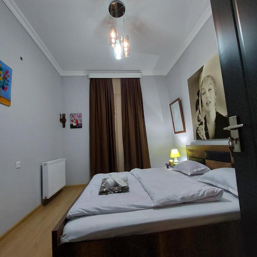 Guesthouse Different Tbilisi Esterno foto