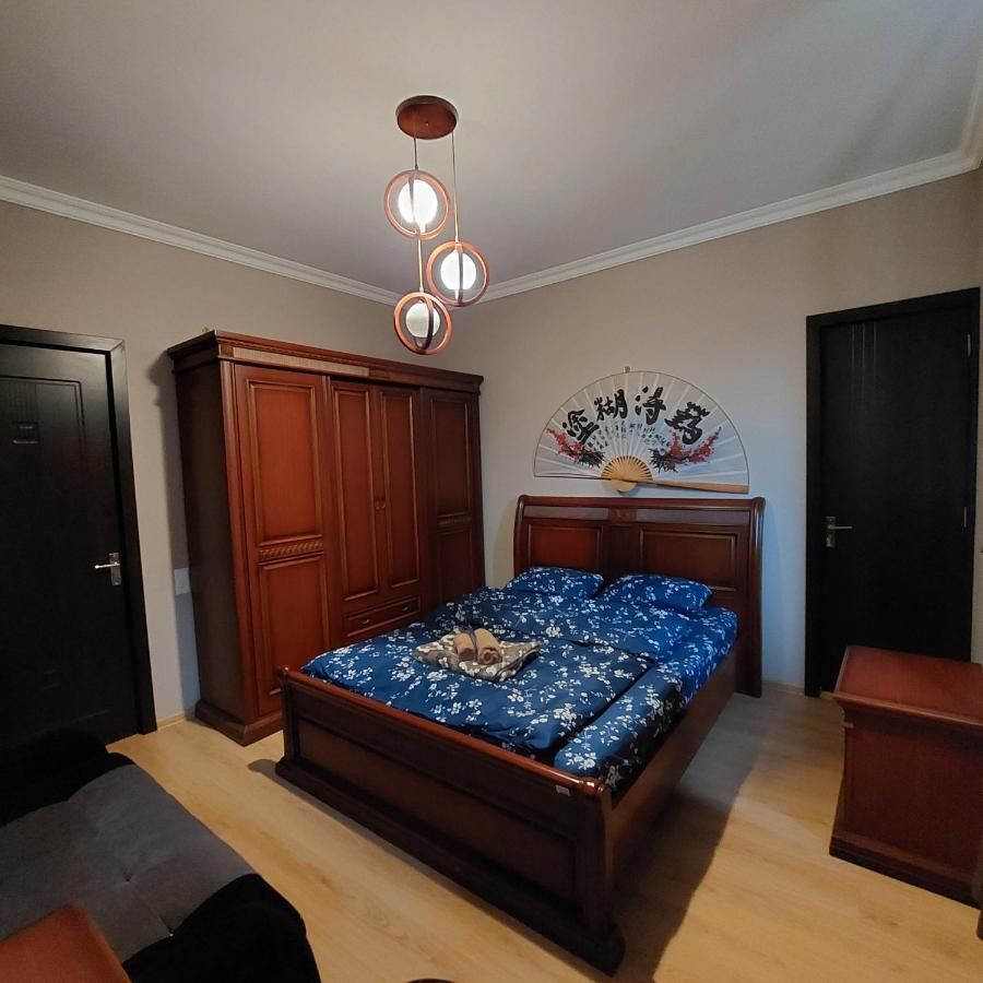 Guesthouse Different Tbilisi Esterno foto