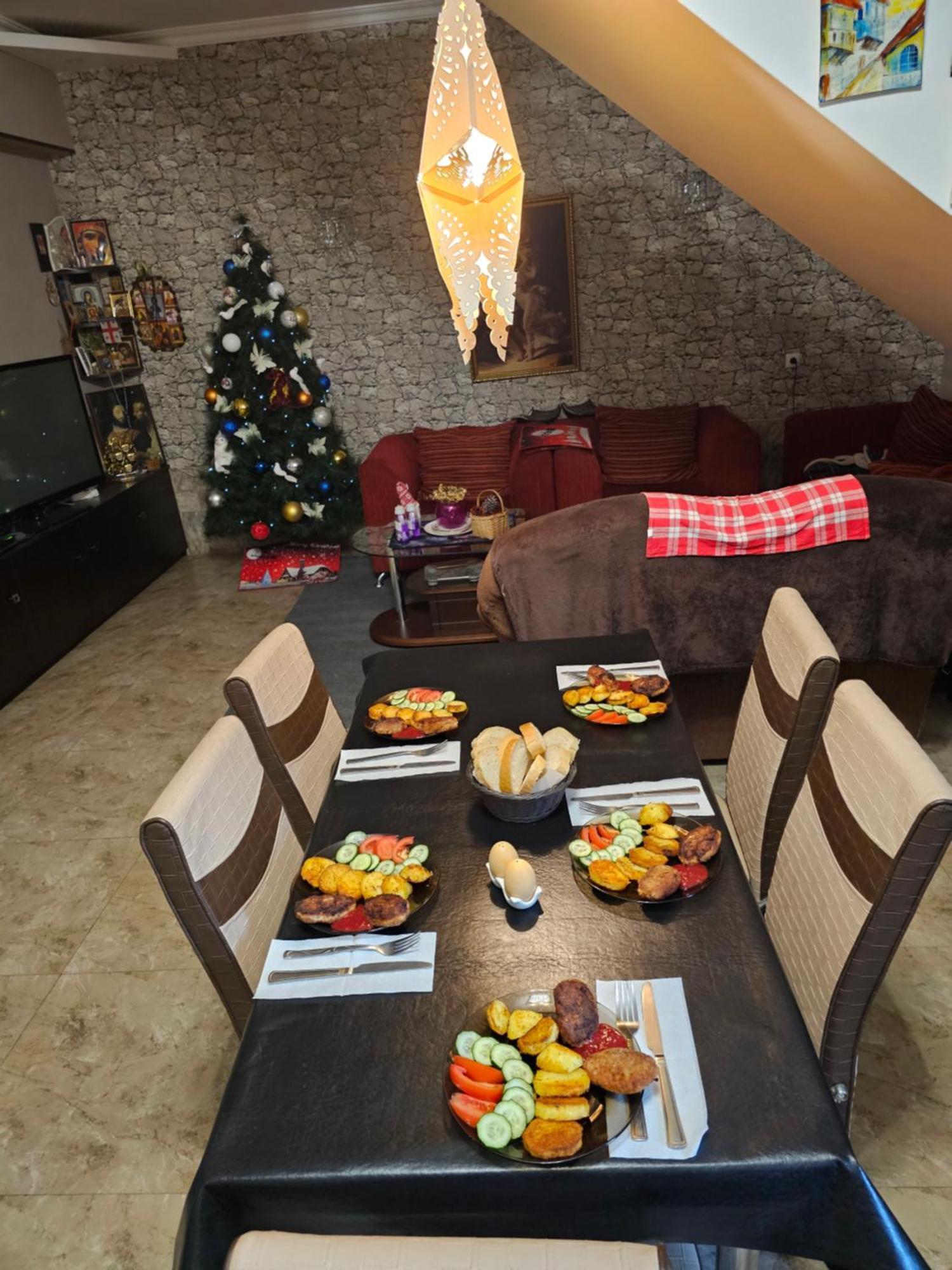 Guesthouse Different Tbilisi Esterno foto