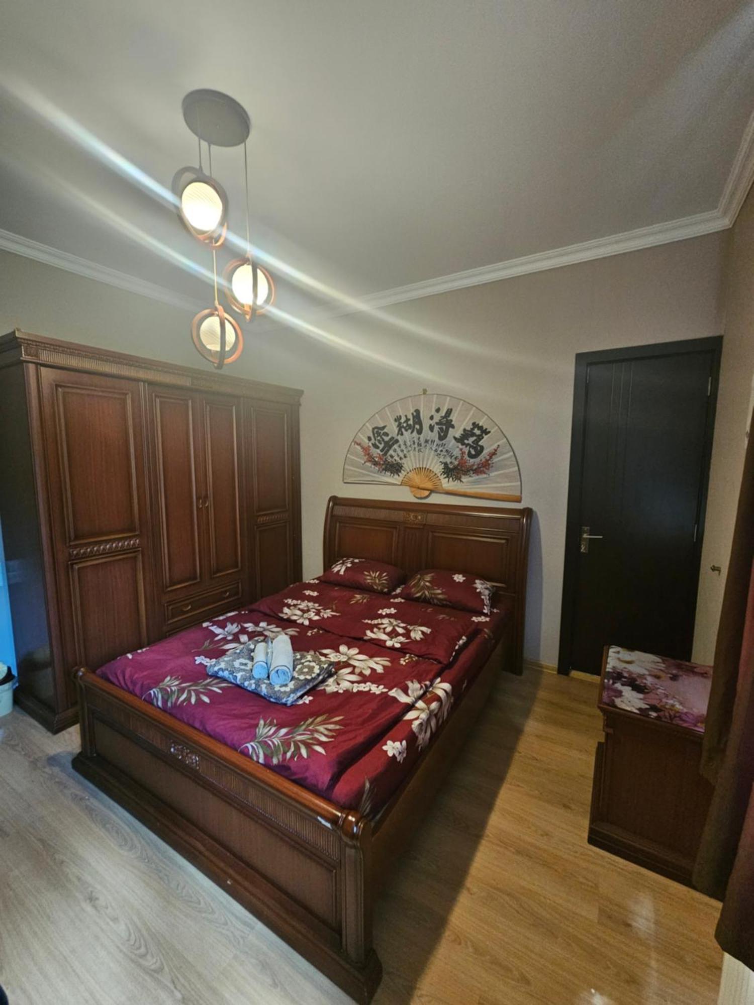 Guesthouse Different Tbilisi Esterno foto