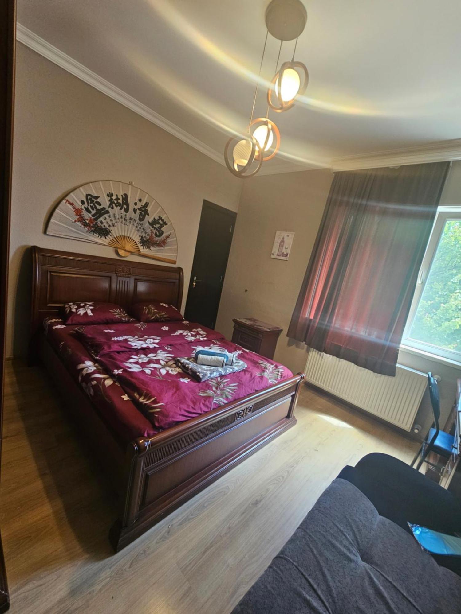 Guesthouse Different Tbilisi Esterno foto