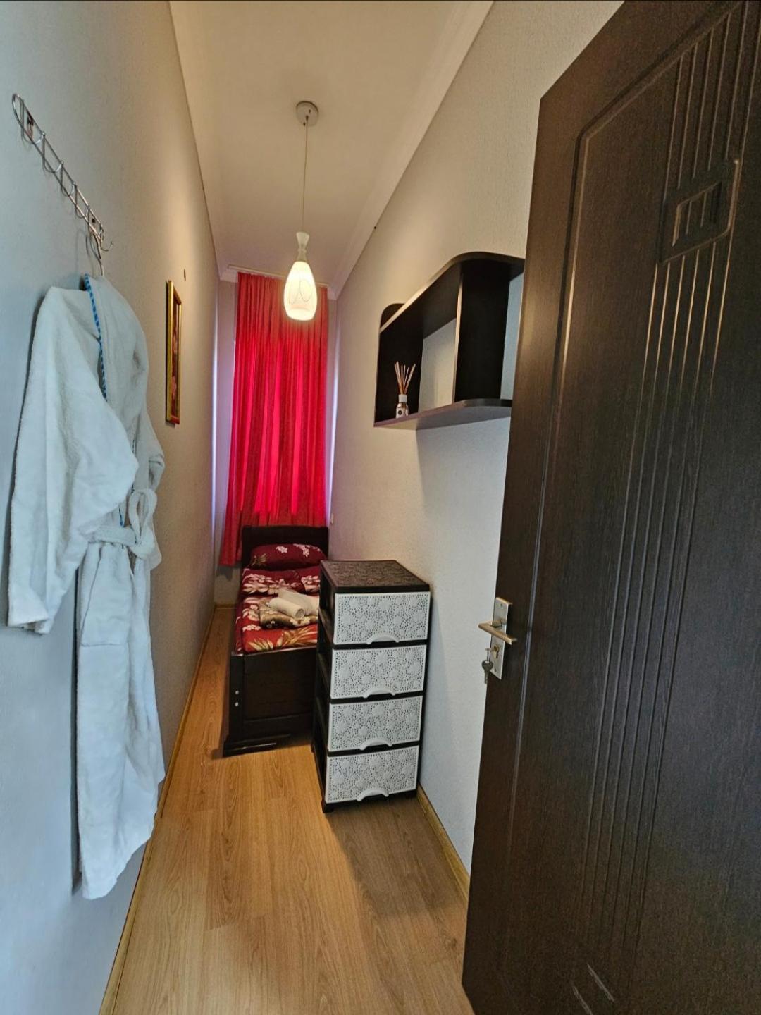 Guesthouse Different Tbilisi Esterno foto