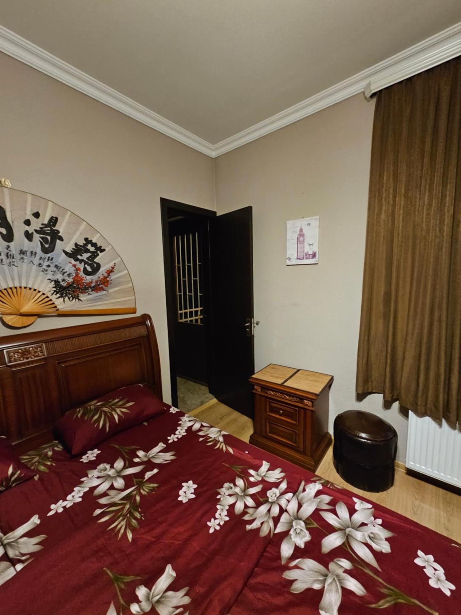 Guesthouse Different Tbilisi Esterno foto