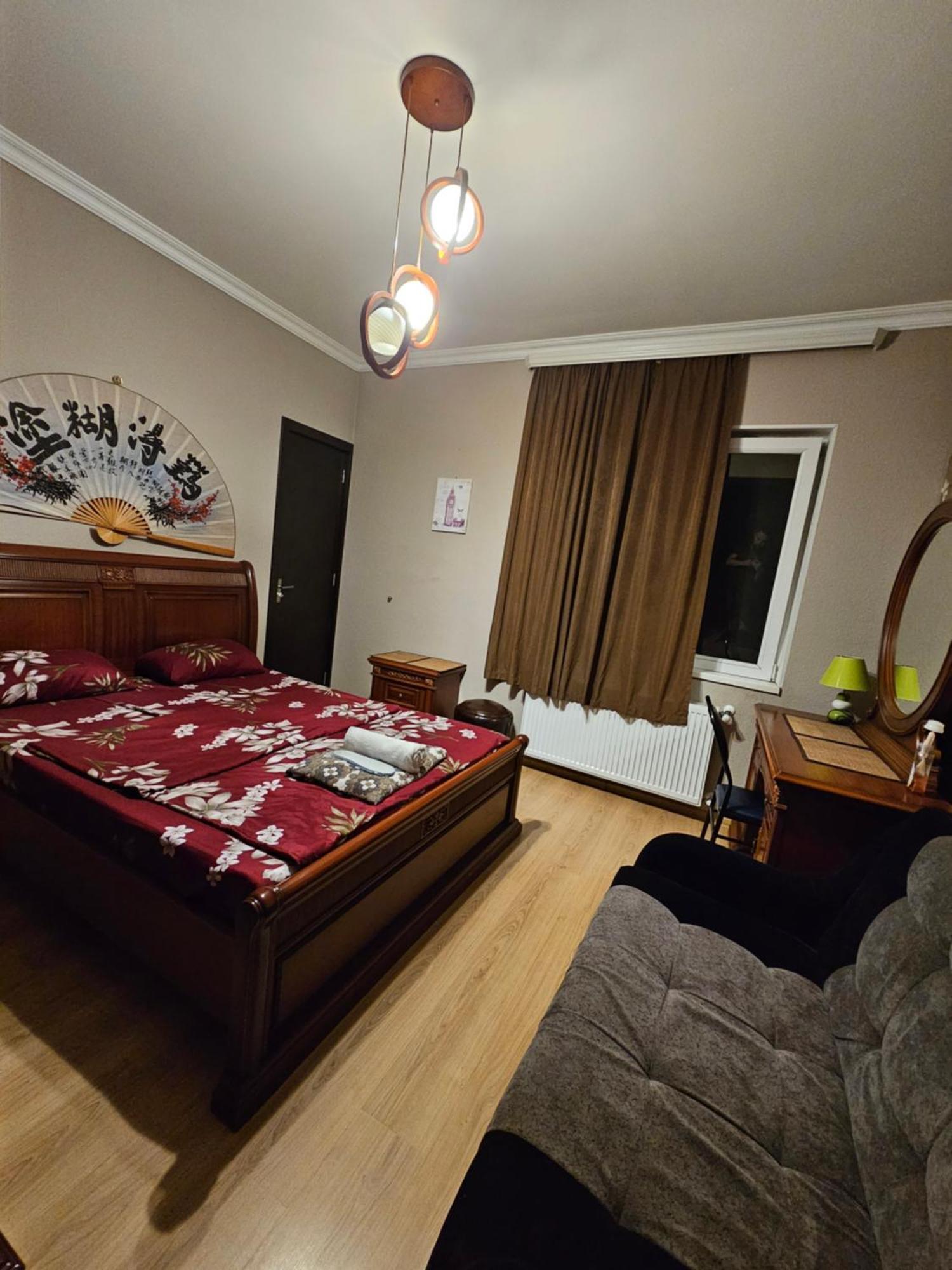 Guesthouse Different Tbilisi Esterno foto