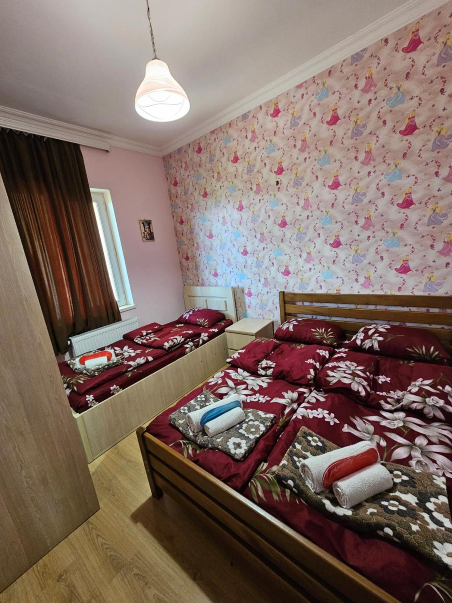 Guesthouse Different Tbilisi Esterno foto