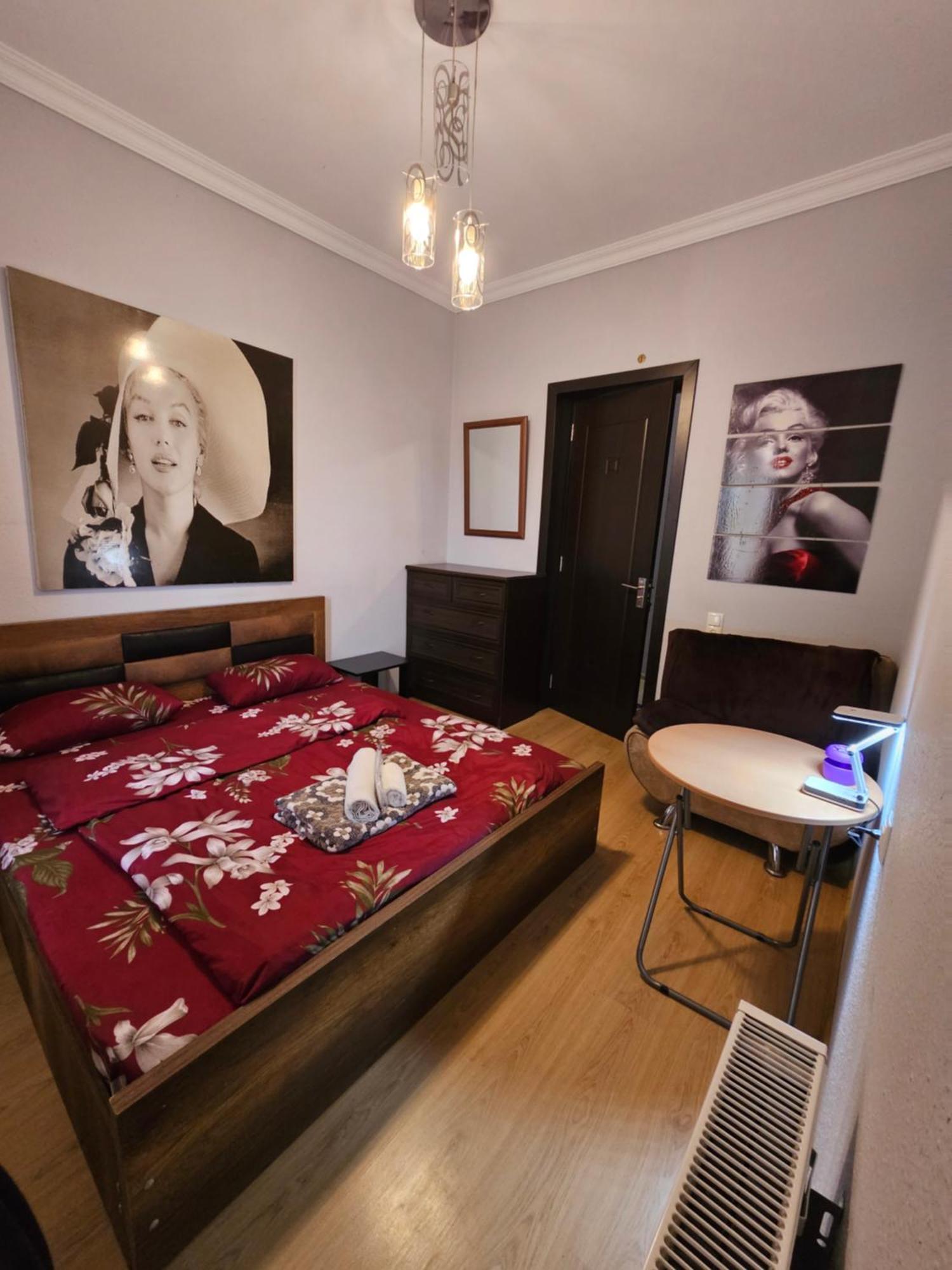 Guesthouse Different Tbilisi Esterno foto
