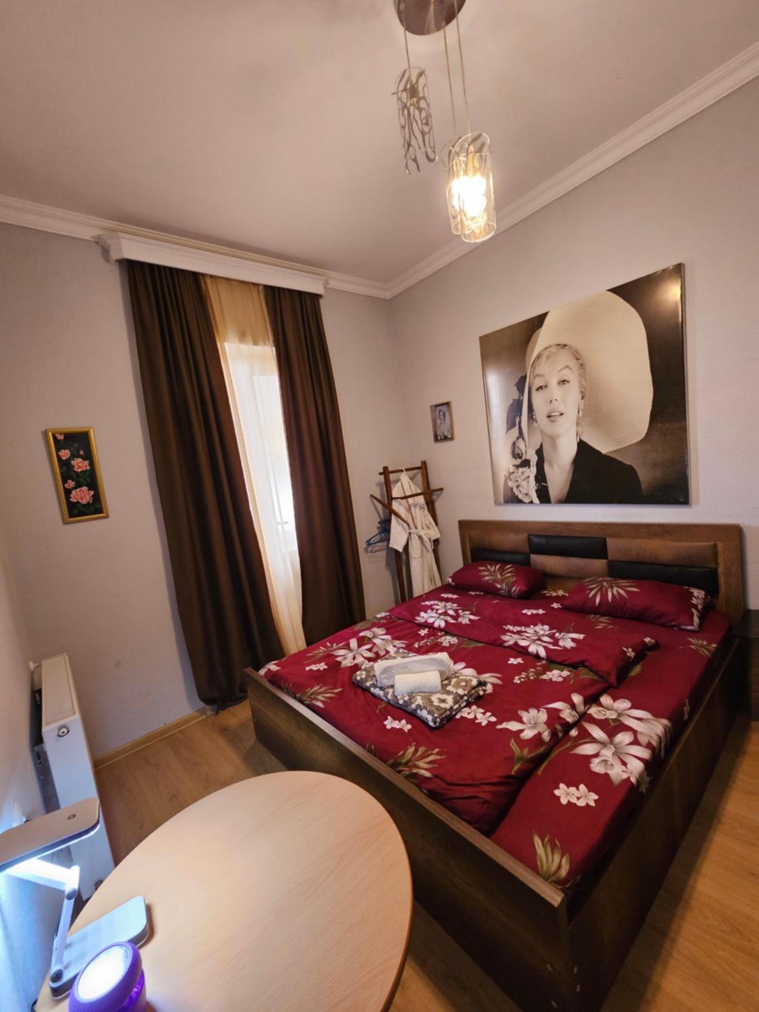 Guesthouse Different Tbilisi Esterno foto