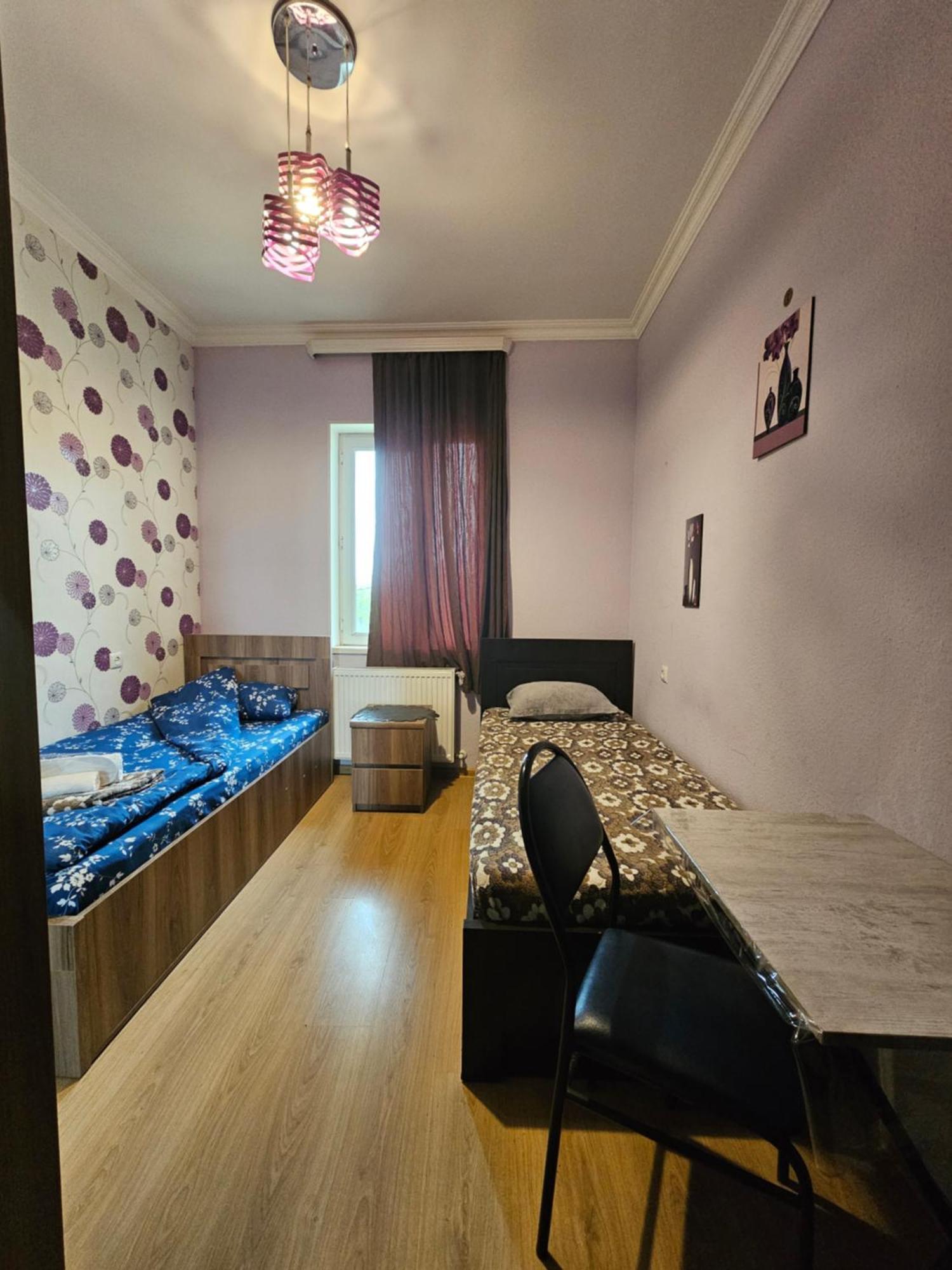 Guesthouse Different Tbilisi Esterno foto